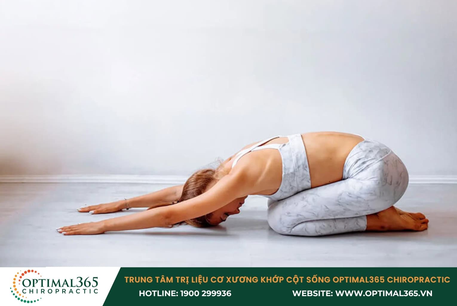 Động tác kéo giãn nhóm cơ lưng và cột sống