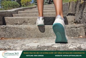 Bài tập chữa vẹo cột sống với cầu thang bộ