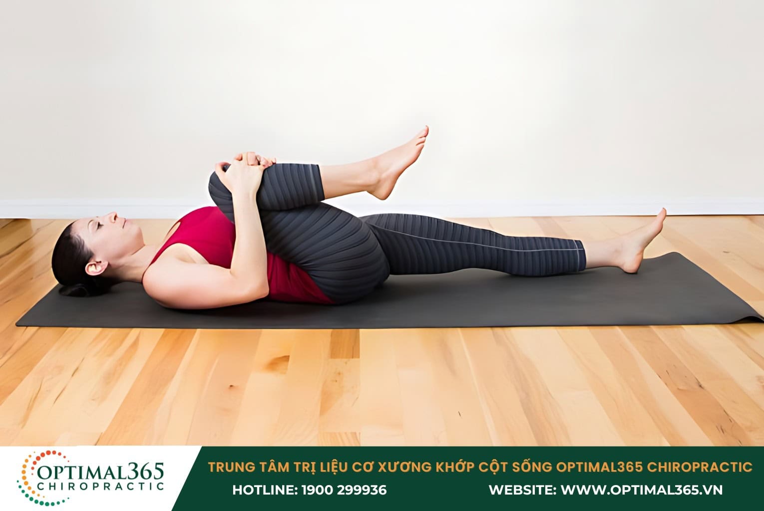 Bài tập kéo giãn cơ lưng bên chân co