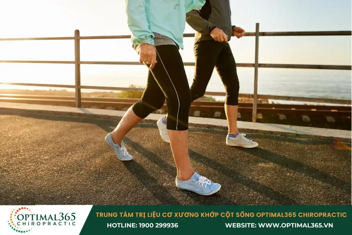 Chọn hình thức luyện tập phù hợp như đi bộ, yoga, đạp xe