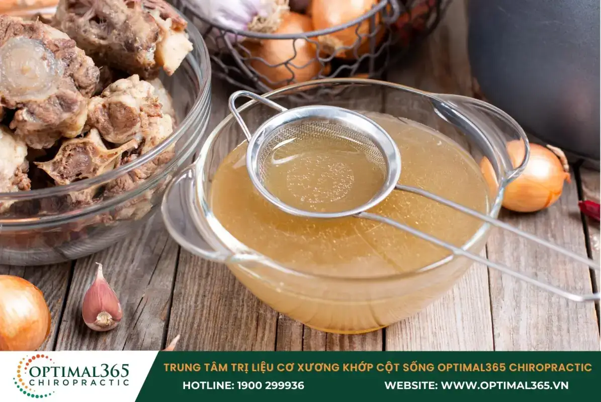 Nước canh xương có nhiều dưỡng chất tốt cho xương, khớp, sụn