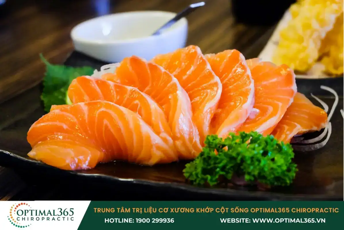 Cá hồi cung cấp omega-3, vitamin D cần thiết cho xương khớp