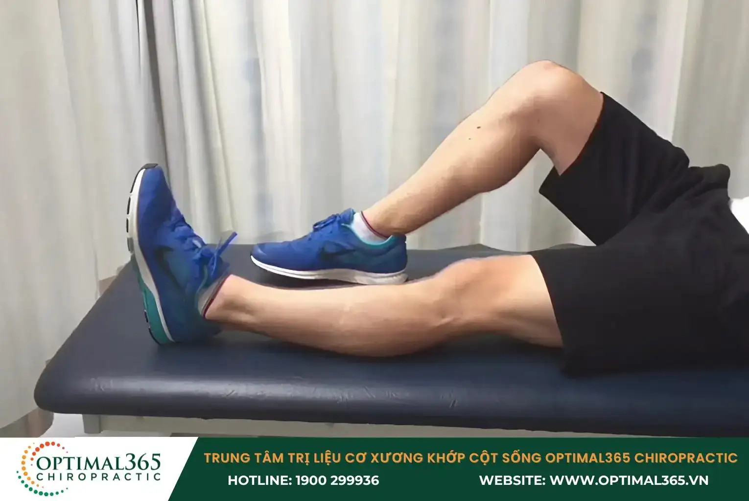 Người bệnh nằm thẳng, chân duỗi trên sàn