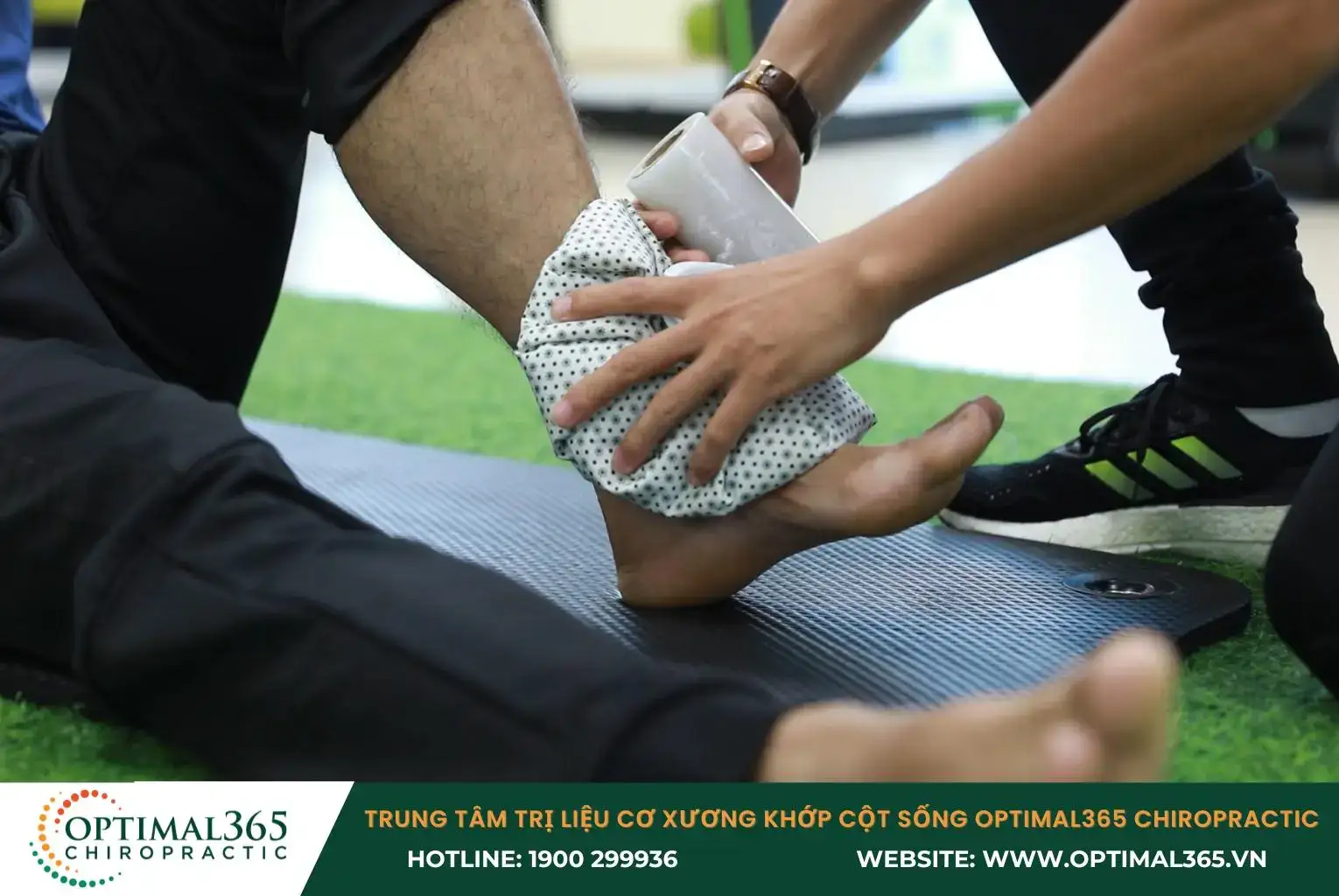 Chườm đá giúp co mạch máu, giảm sưng và giảm đau nhanh chóng