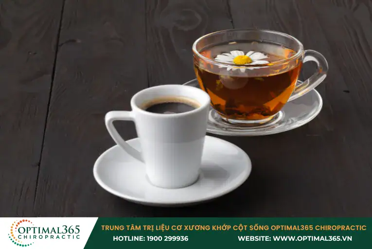 Sử dụng trà thảo mộc hoặc cà phê nhẹ khi bị đau đầu