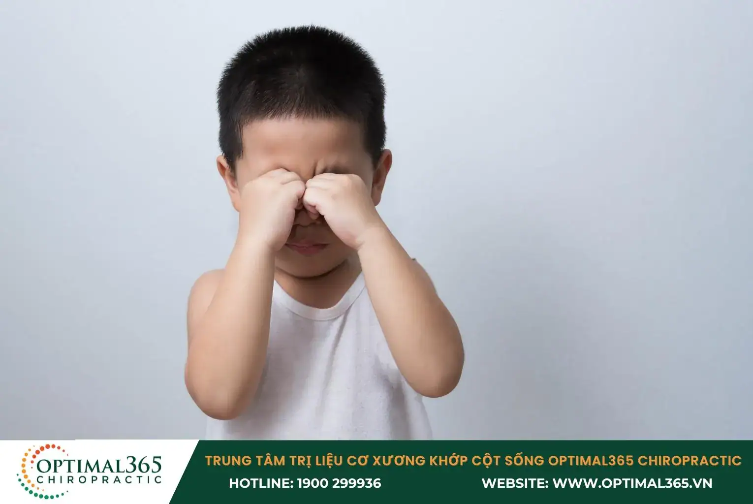 Đau nửa đầu khiến trẻ mệt mỏi, nhạy cảm với âm thanh và ánh sáng 