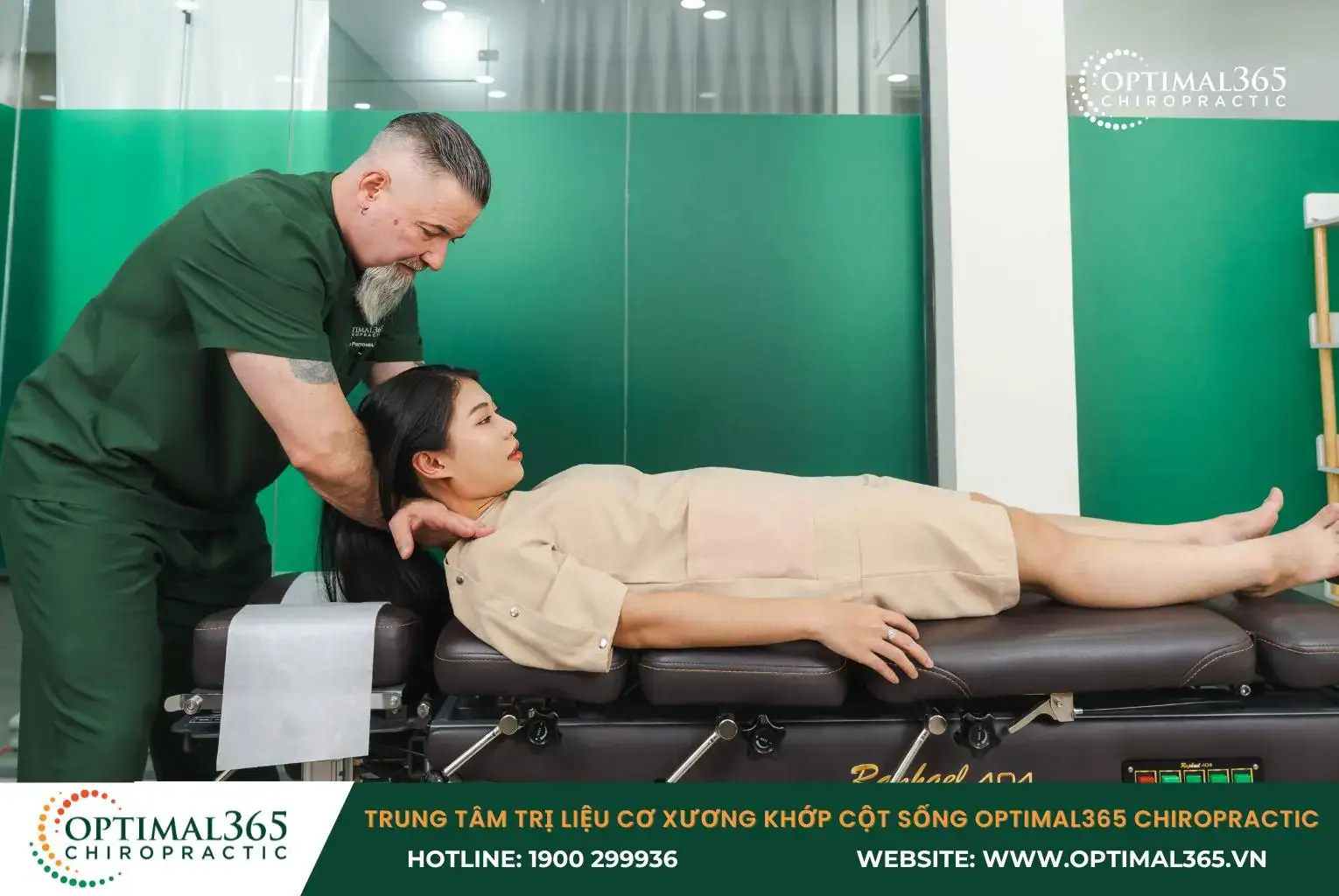 Một buổi điều trị liệu thần kinh cột sống tại Optimal365 Chiropractic