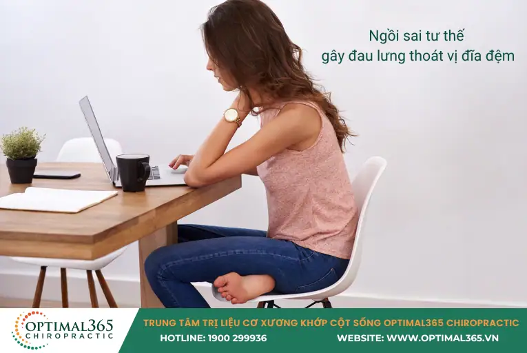 thói quen xấu gây trầm trọng đau lưng thoát vị đĩa đệm